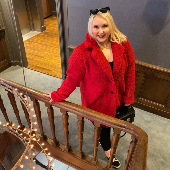 Meet your Posher, Madison - Picture 2 of 3